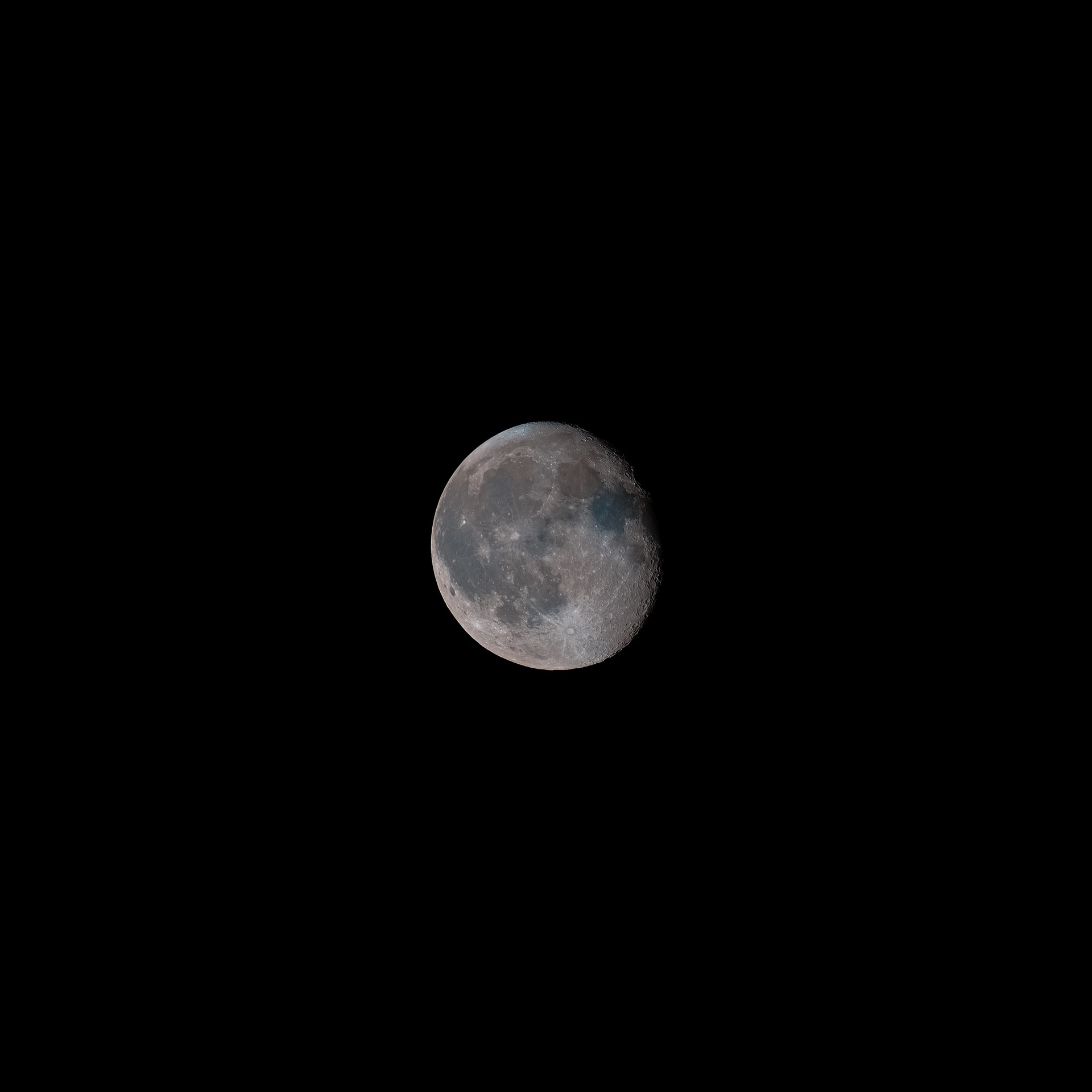 Lune sur un ciel noir